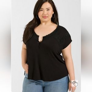 New Torrid 2X(18/20W) Super Soft Jersey Dolman Henley Lace Trim Top-Black…